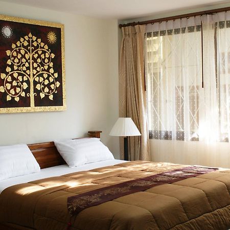Tara Bed And Breakfast Kanchanaburi Esterno foto