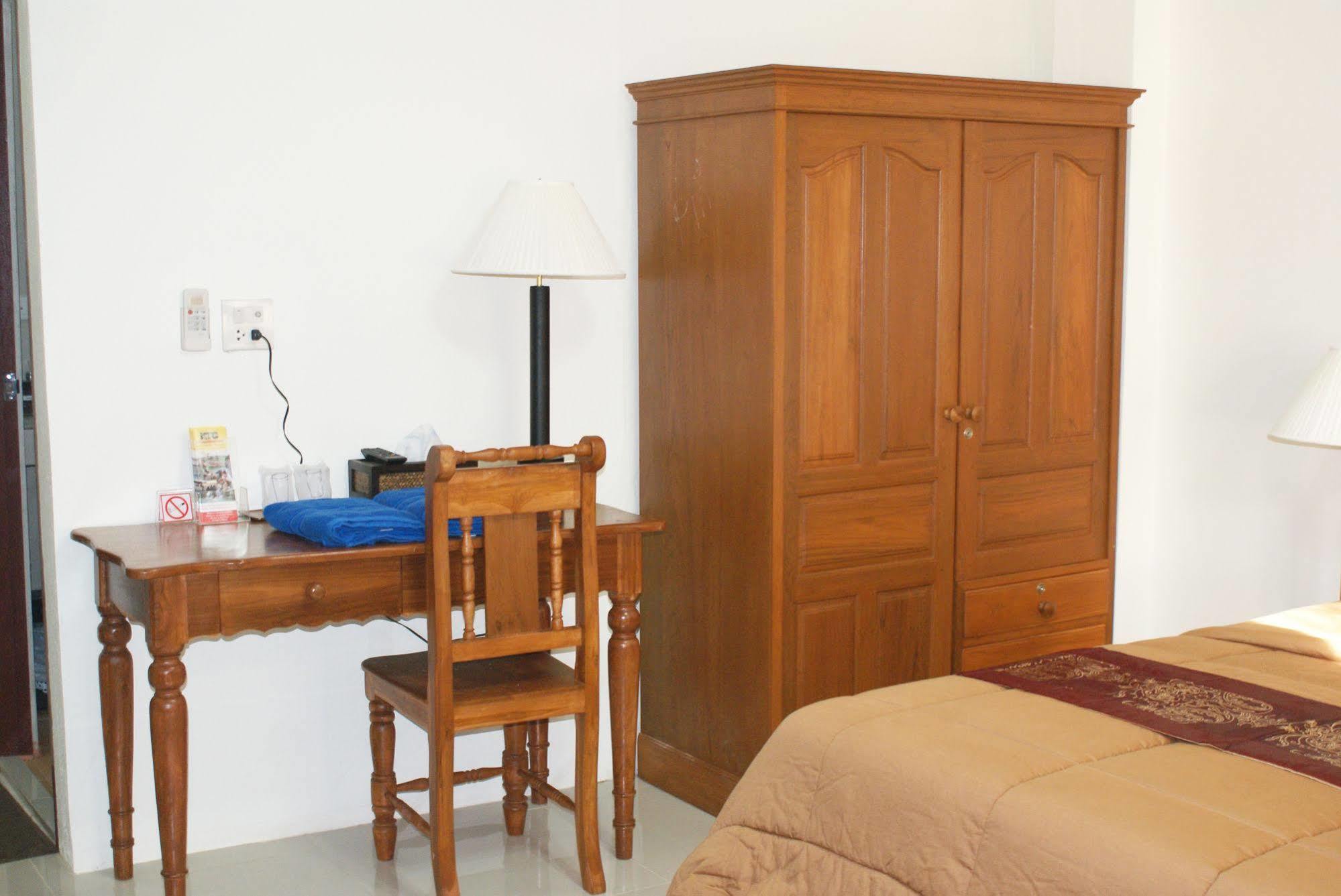 Tara Bed And Breakfast Kanchanaburi Esterno foto