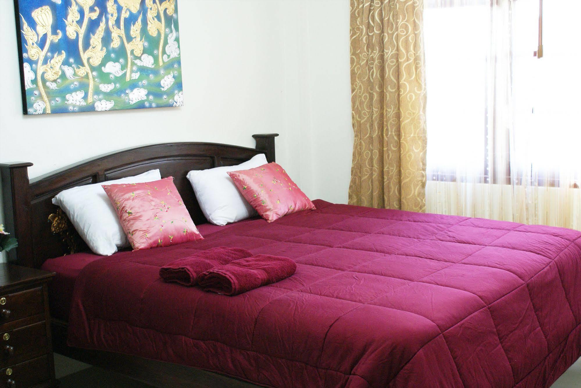 Tara Bed And Breakfast Kanchanaburi Esterno foto