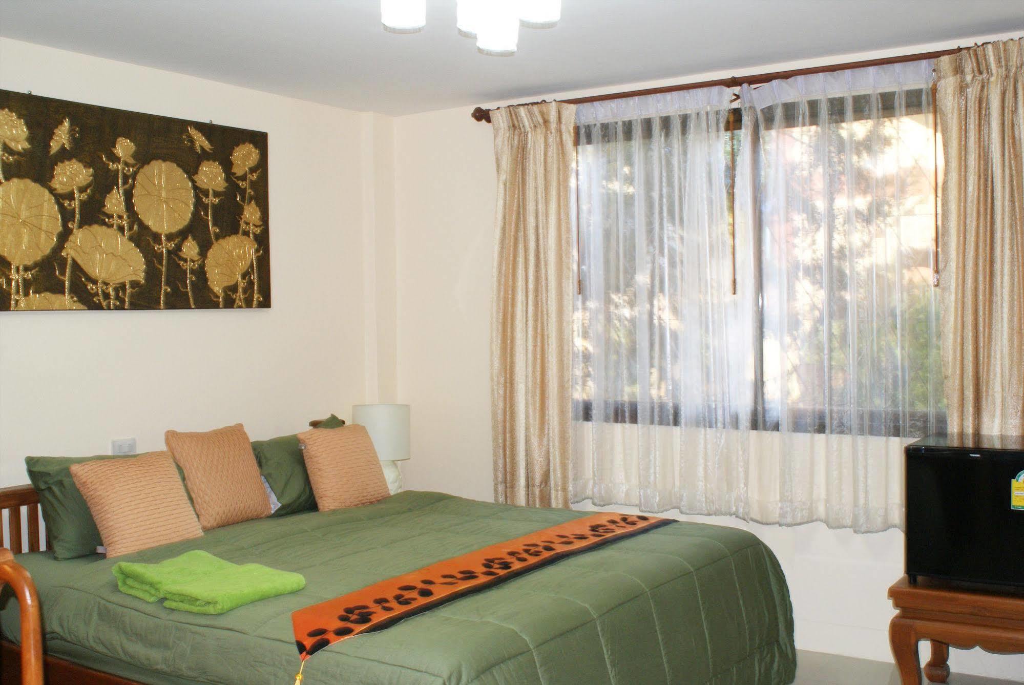 Tara Bed And Breakfast Kanchanaburi Esterno foto